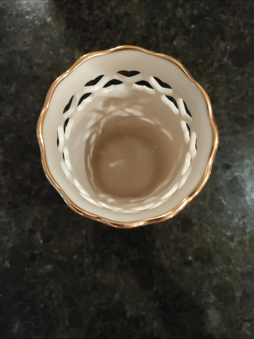 Classic Lenox White Porcelain Heart-Accent Vase with Scalloped 24k Gold Rim